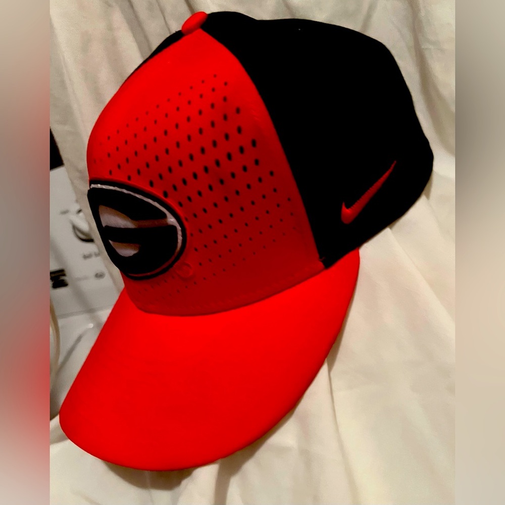 Nike dry fit Georgia Bulldog Trucker Hat